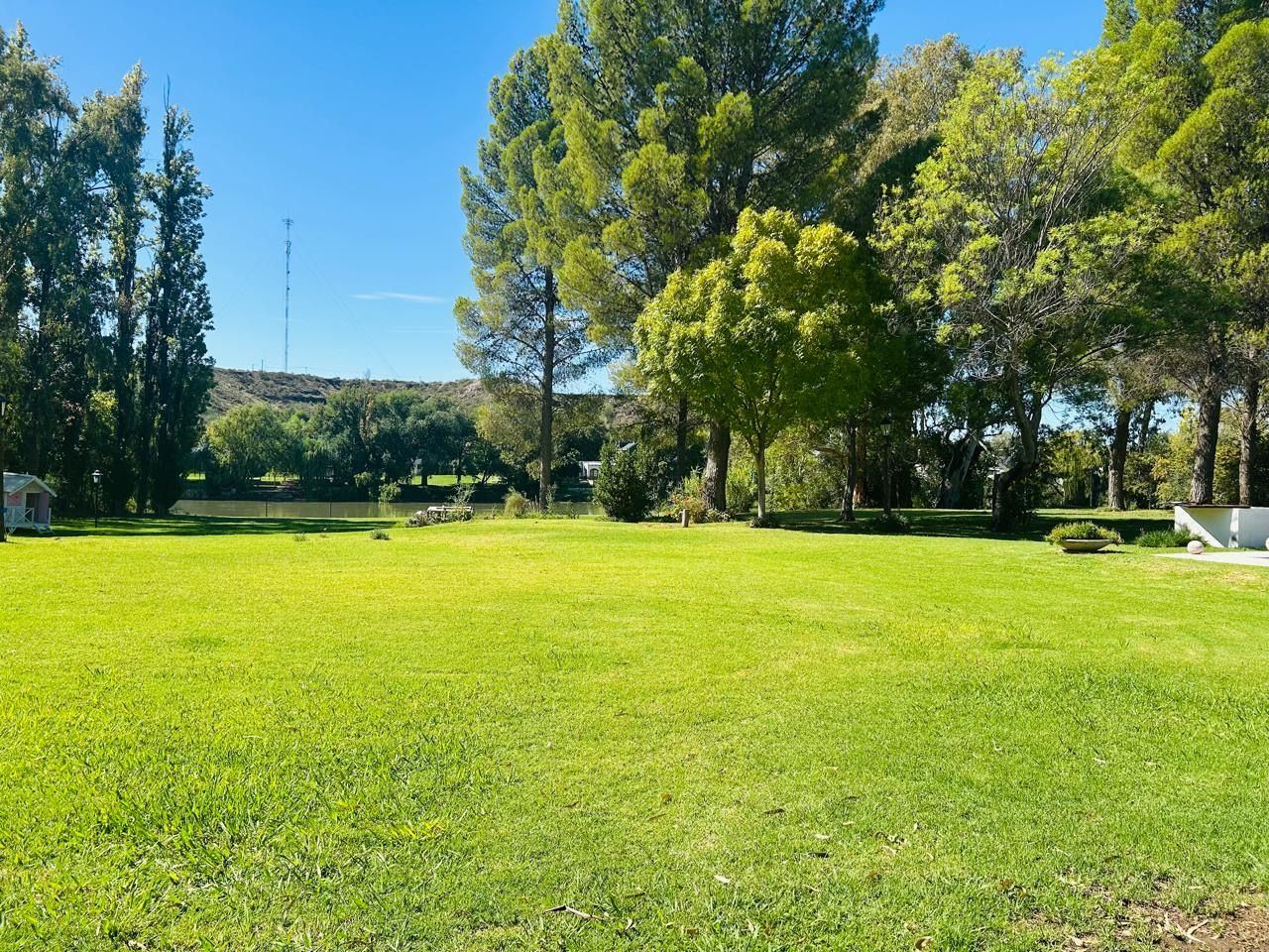Parque con salida al río